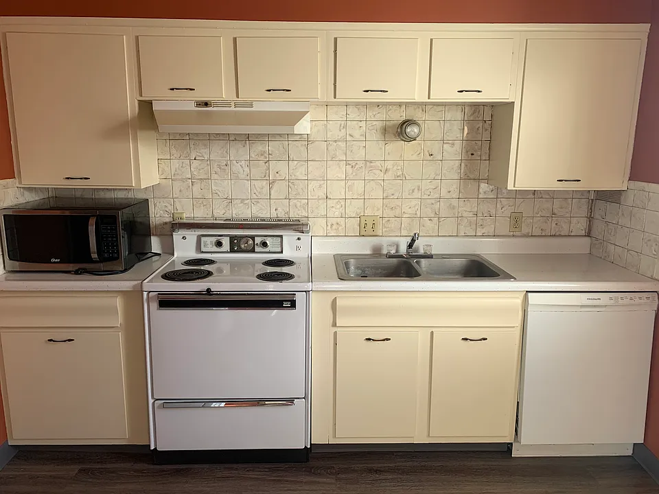 127 Miami St #2