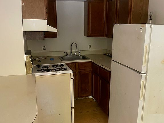 4th image of 30 Canal St APT 2