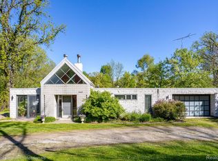 7445 Valley Forge Dr, Brighton, MI 48116