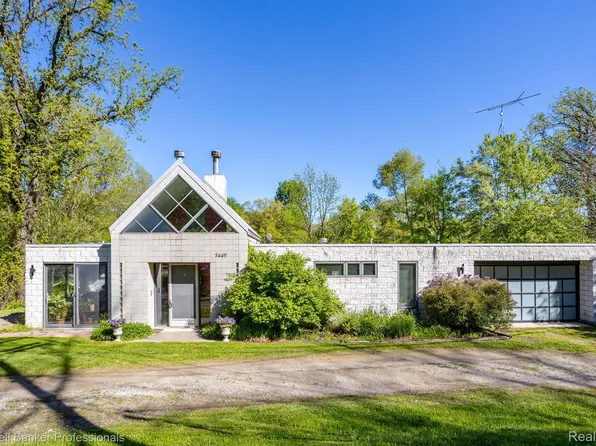 7445 Valley Forge Dr, Brighton, MI 48116