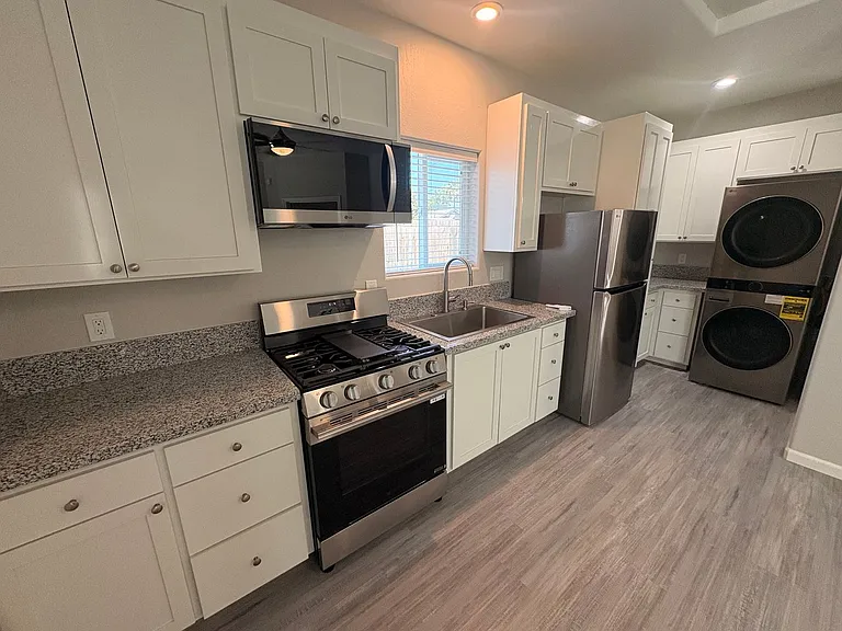 1031 N Highland St — Photo 4