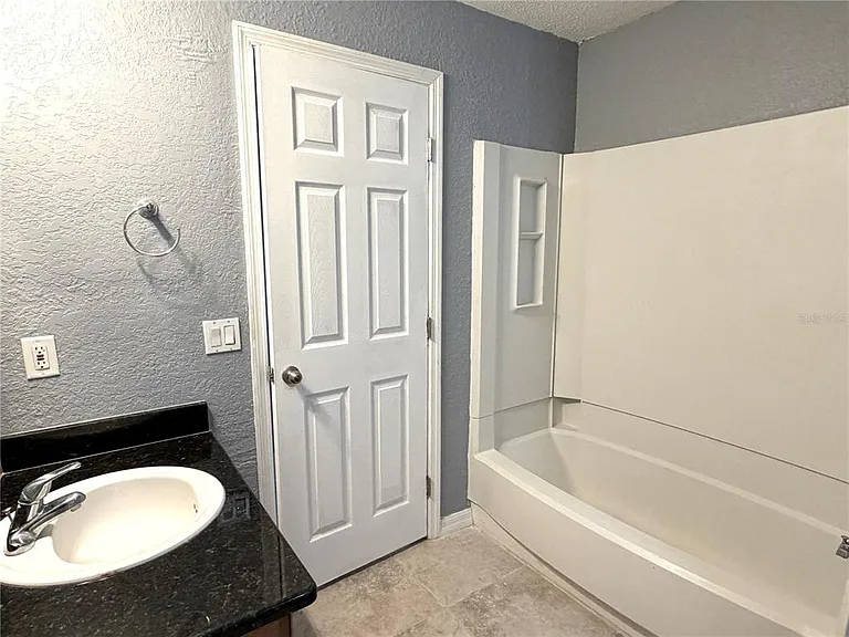 564 Breckenridge Vlg #106 — Photo 16