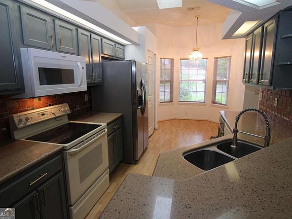 5th image of 107 Shearman Way