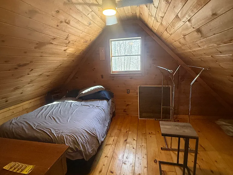 Loft area / 2nd bedroom