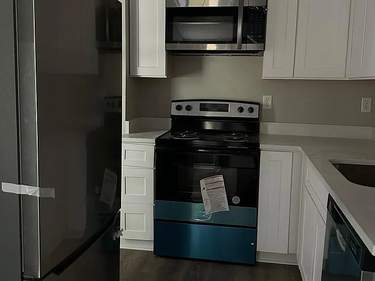 kitchen fully equipped