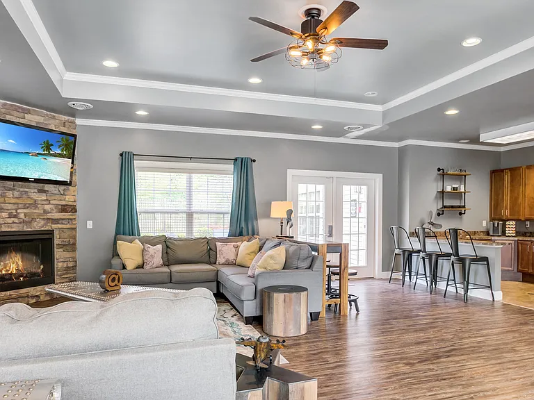 Emerald Pointe Townhomes — Photo 17