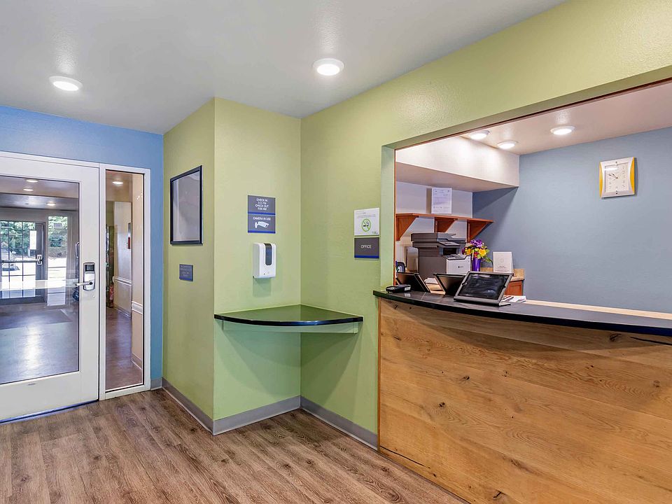 Lobby and Guest Check-in