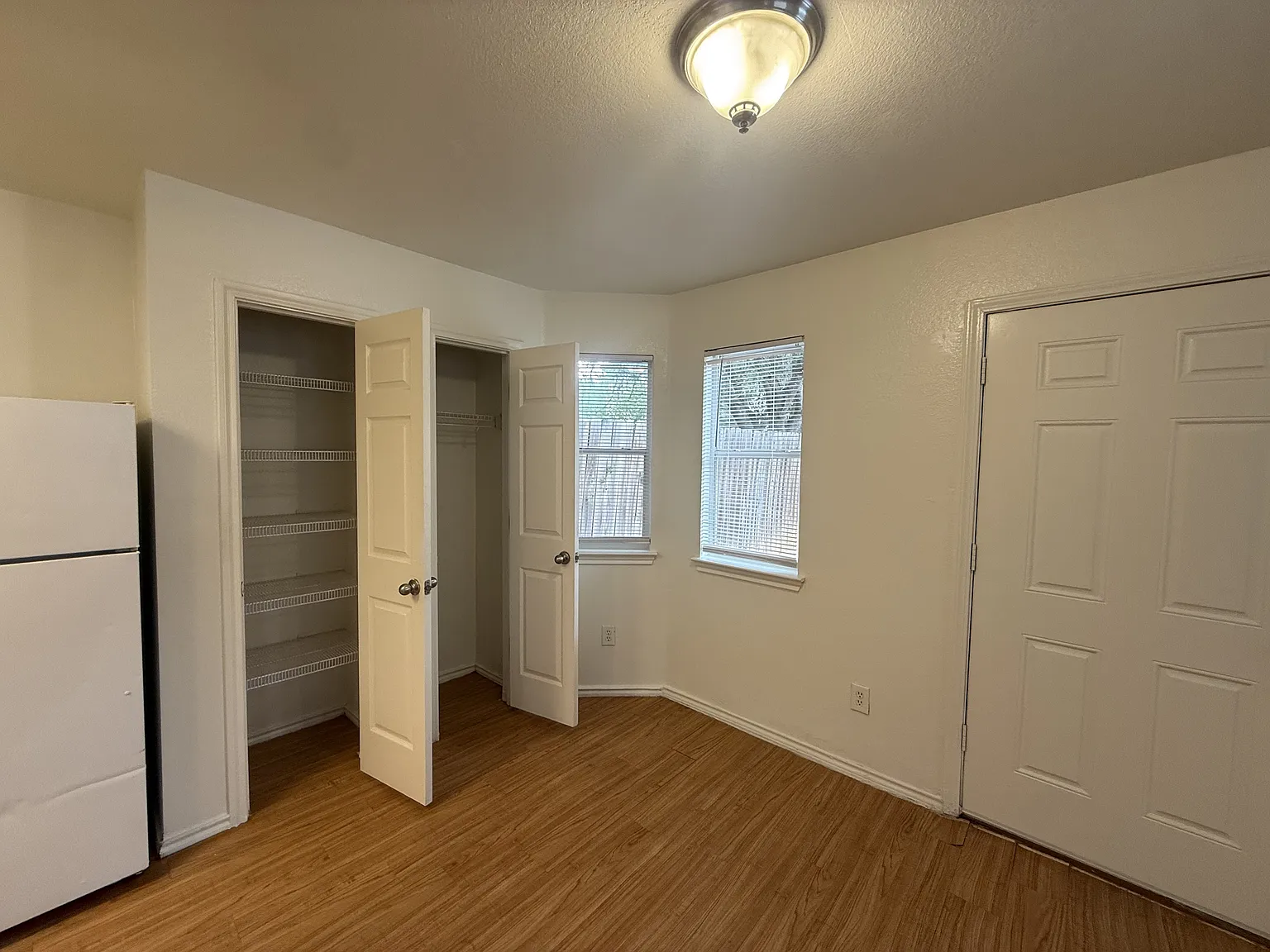 127 Cedargrove - 1 — Photo 4