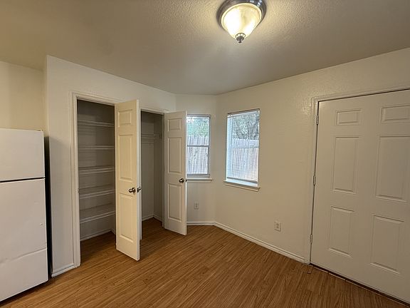 4th image of 127 Cedargrove