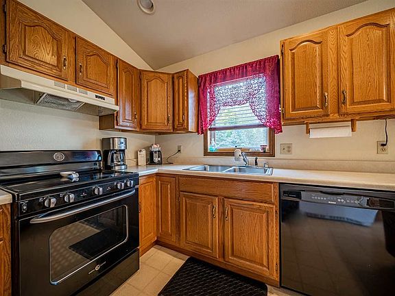 Stove & Dishwasher Included