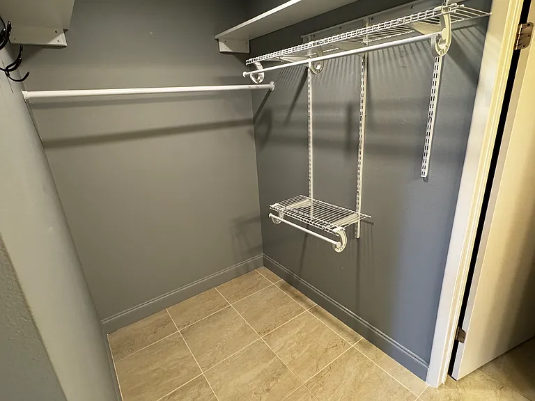 163 Breezeway Ct — Photo 8