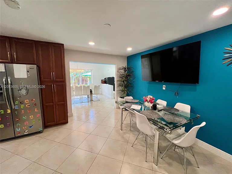 101 SW 58th Ave — Photo 6