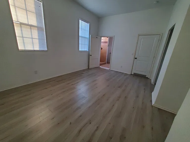 1438 W Ridgewood Ct #201 — Photo 6