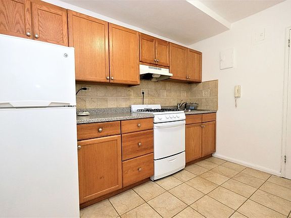 2nd image of 67-14 108th St #4D