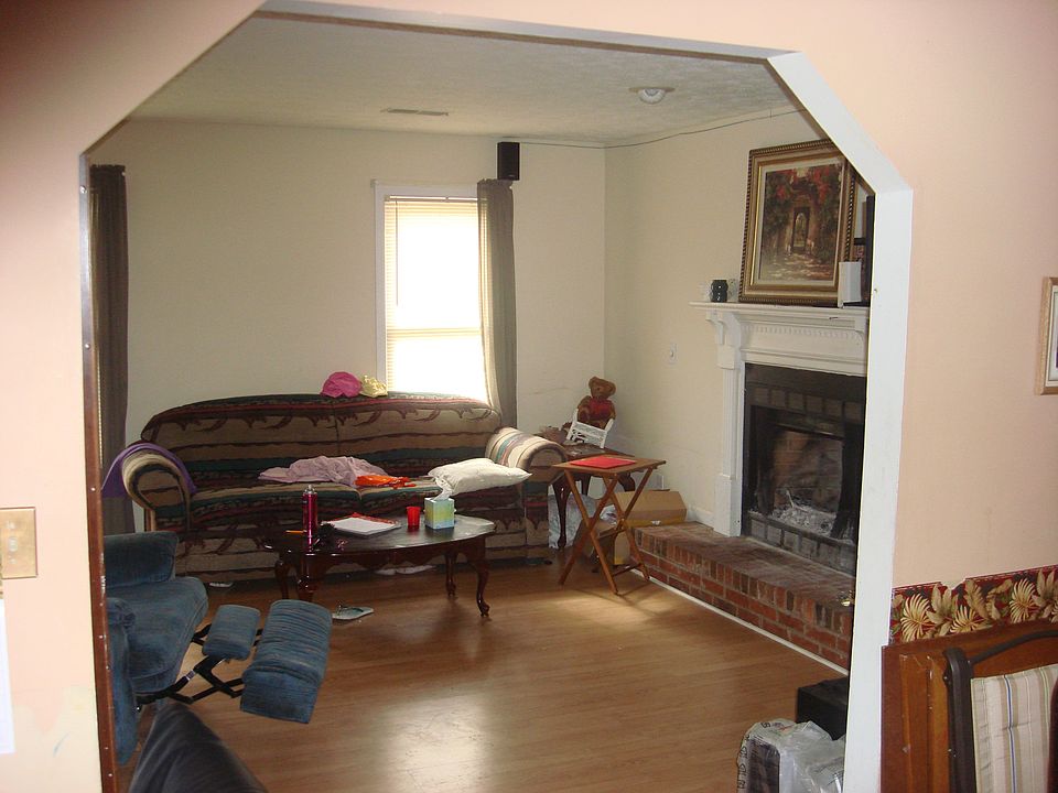 2nd image of 3848 Centennial Trl
