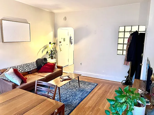 Rented by City Connections Realty | media 2