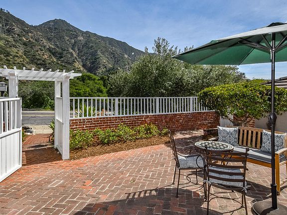 5th image of 2211 N Altadena Dr