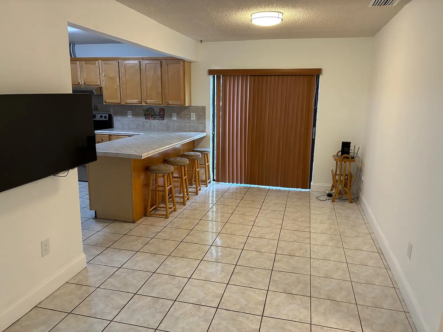4 bed, 1700 sqft, $4,200 — Photo 3