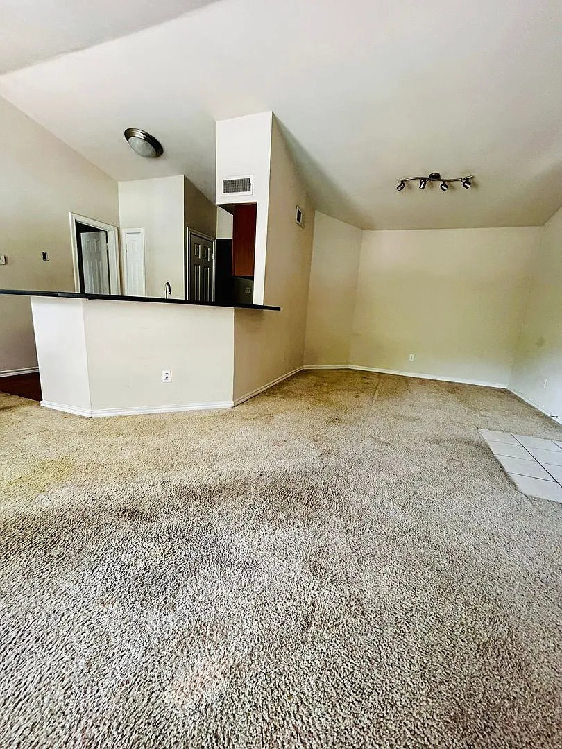 Scenic 1BR Condo in the NW Hills — Photo 3