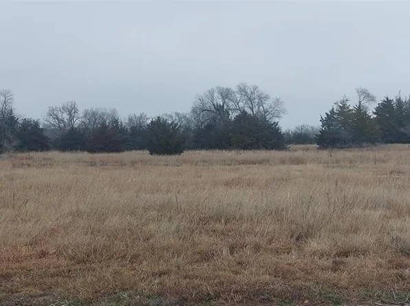 12 Monarch Ln, Hutchinson, KS 67502