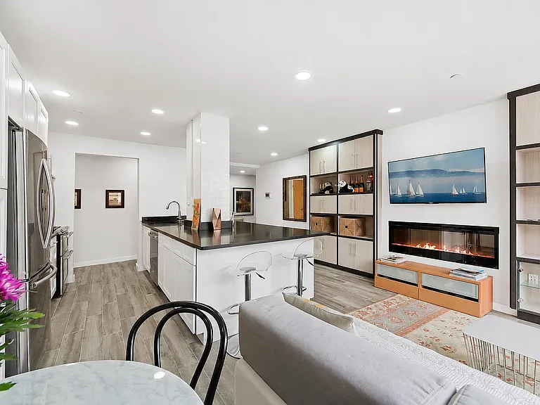 2360 Amsterdam Ave #R6A — Photo 4