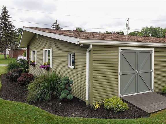 5th image of 8075 Crestwood Dr