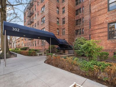 302 96th St APT 2J, Brooklyn, NY, 11209