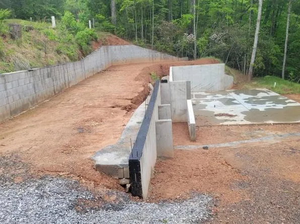 2083 Day Lily Dr, Marble, NC 28905