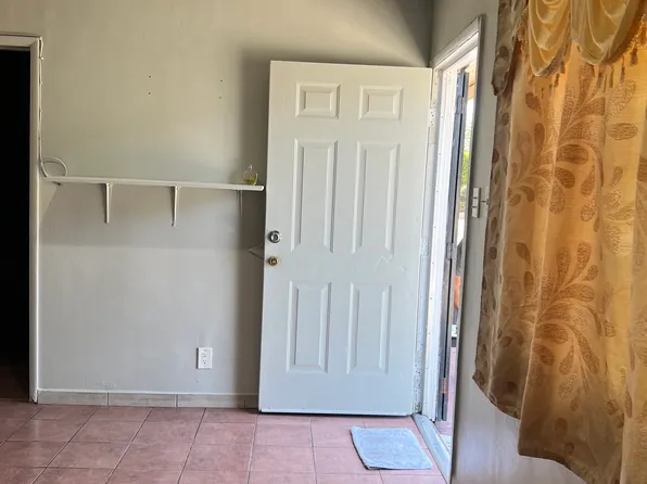 809 E Imperial Hwy #2, Los Angeles, CA 90059