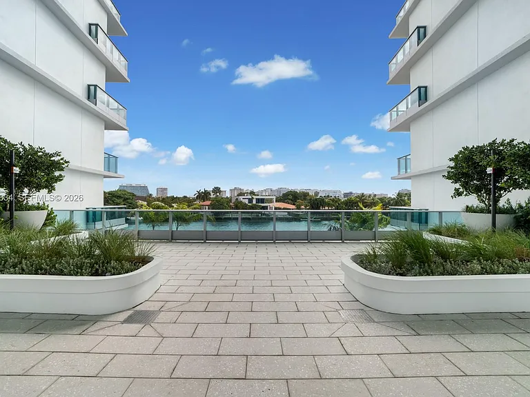 9221 E Bay Harbor Dr #412 — Photo 36