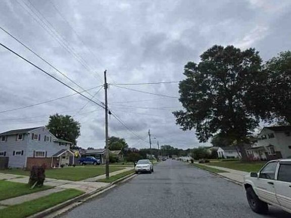 Exterior Neighborhood (street photo)
