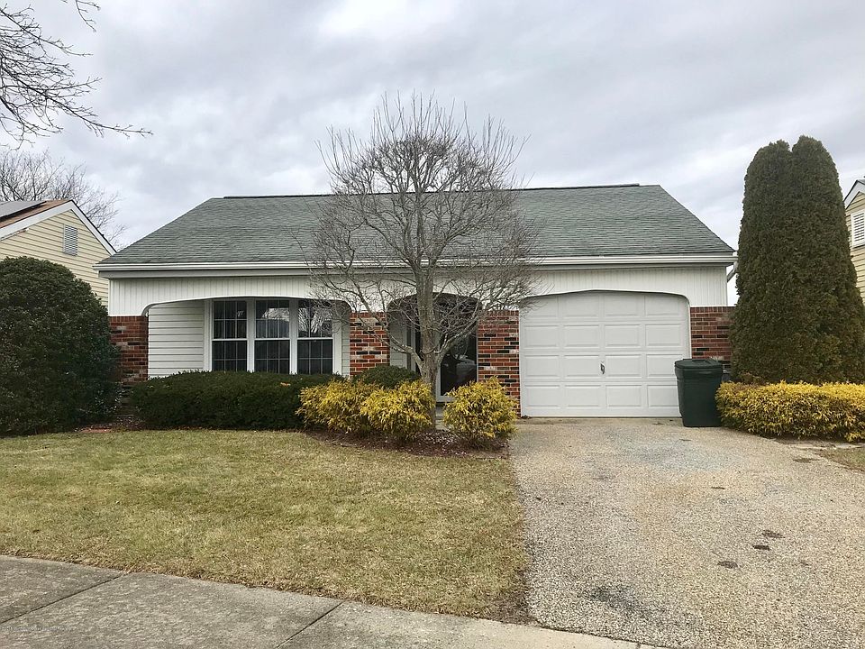 1st image of 112 Buckingham Drive N