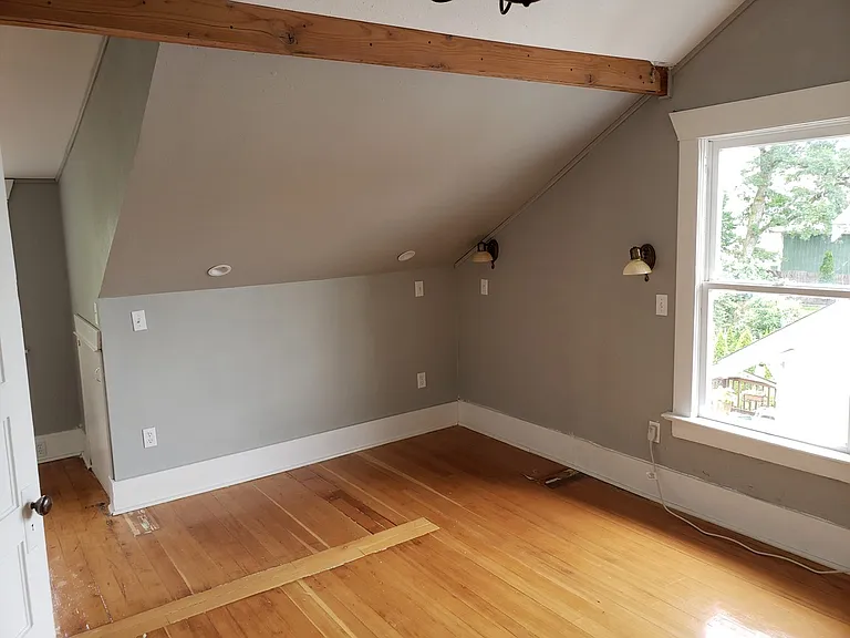 Put your king size bed here, lots of room!