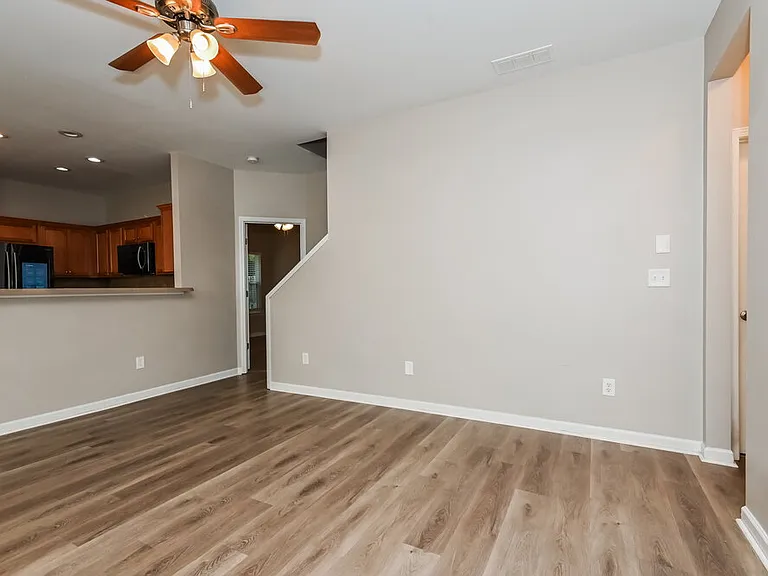 114 Creekwood Trl — Photo 5