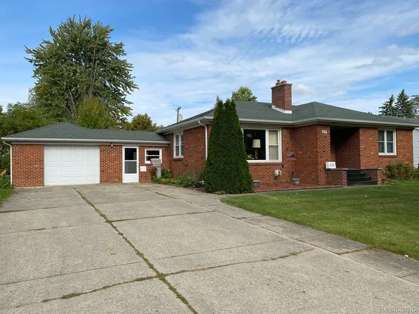 816 W Burnside St, Caro, MI 48723