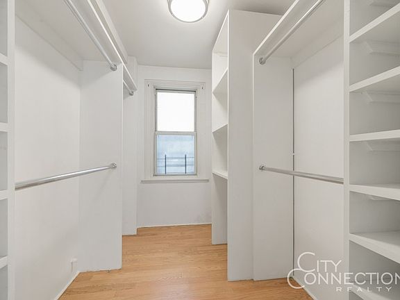 5th image of 321 E 43rd St #501-2