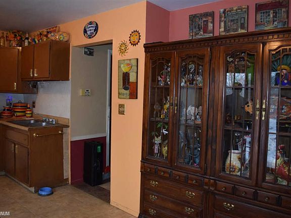 5th image of 178 N Christine Cir
