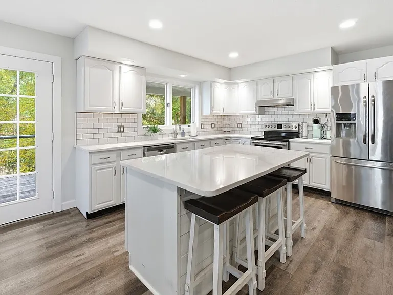 376 Peachtree Dr — Photo 12
