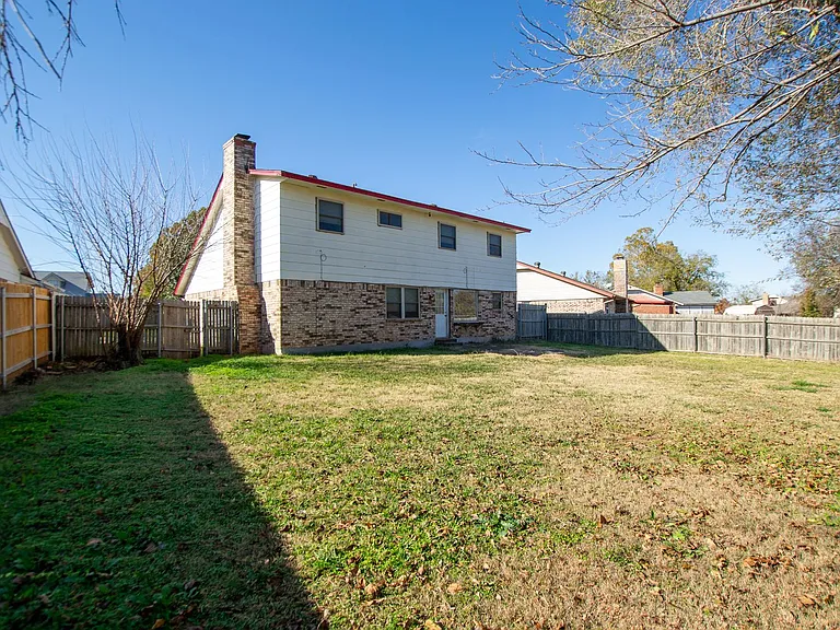 224 S Bouziden Dr — Photo 28