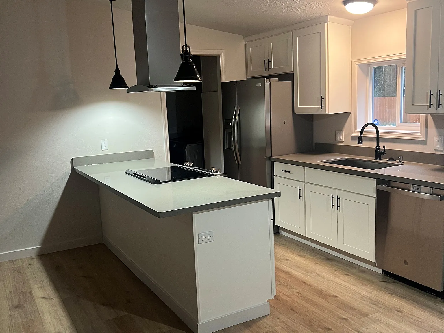 3 bed, 1232 sqft, $3,595 — Photo 3