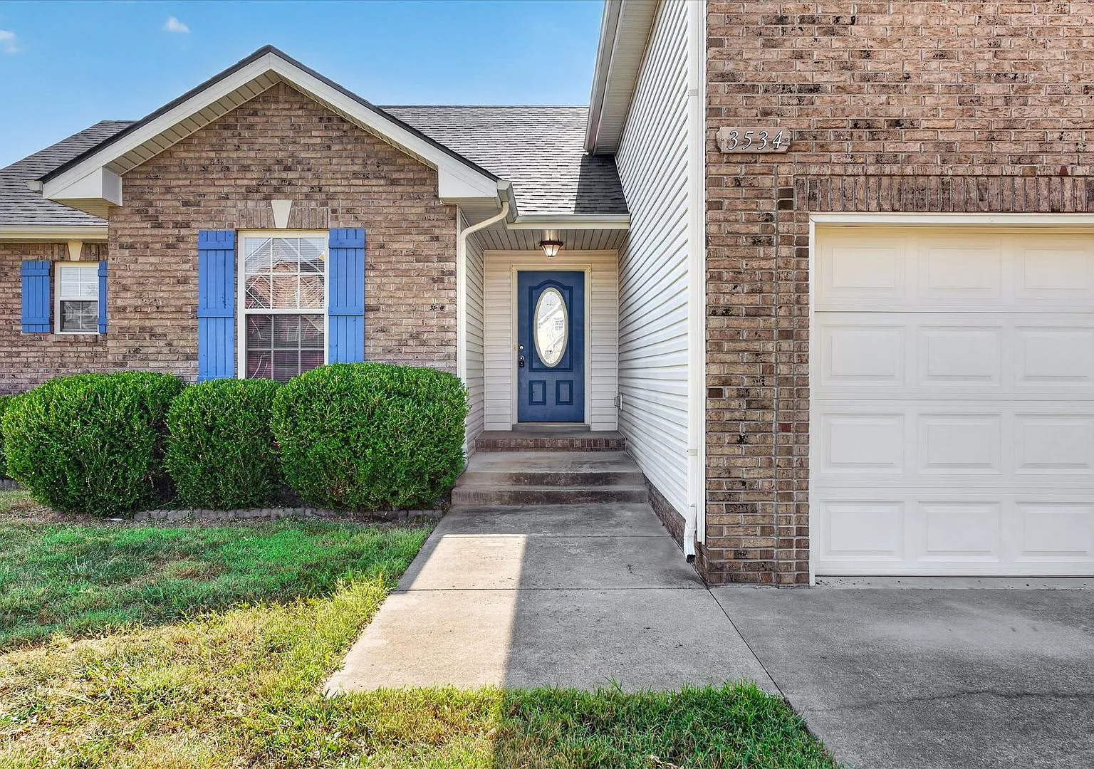 Pet Friendly Three Bedroom with Bonus! — Photo 4