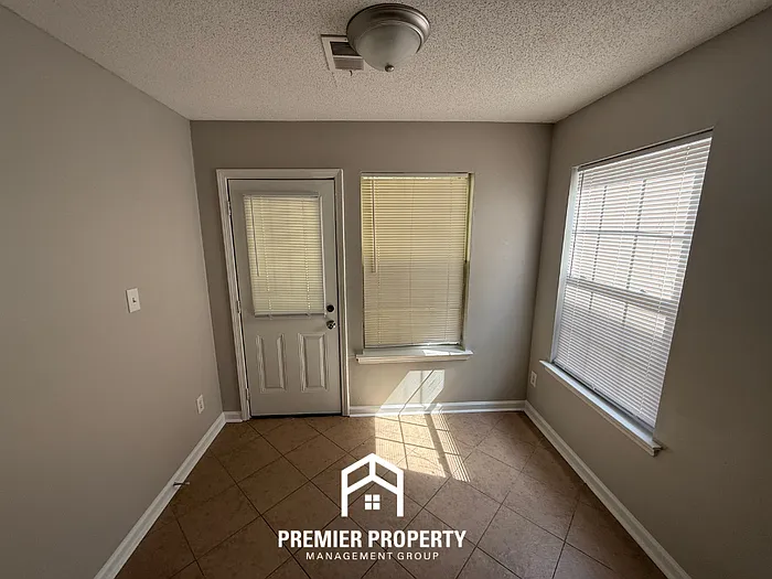 3 bed, 2.0 bath, 1200 sqft, $1,495 — Photo 4