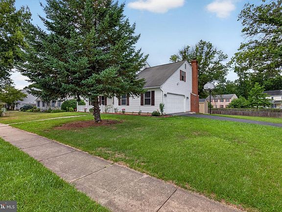 3rd image of 2224 Bradley Dr