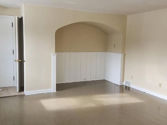 3rd image of 52 Willow Dr #1