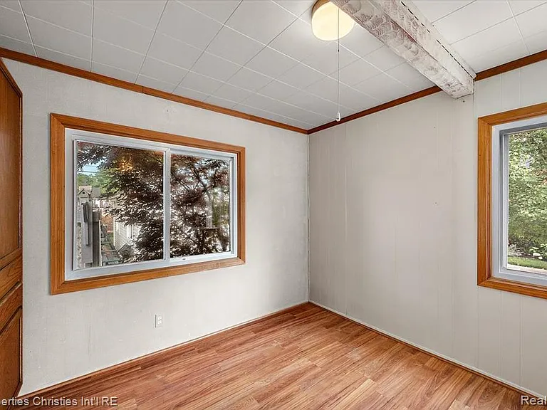 735 Novi St — Photo 17