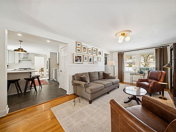 4th image of 3702 Gleneagle Dr