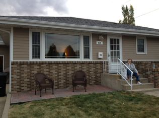 824 N 28th St, Bismarck, ND 58501
