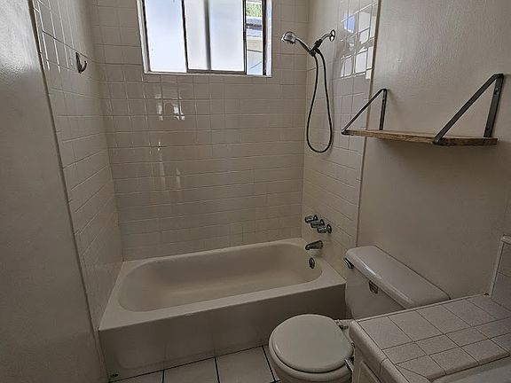 3rd image of 743 N Sycamore Ave APT 4