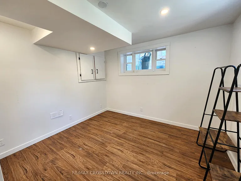 154 Simcoe St #BASEMENT — Photo 7