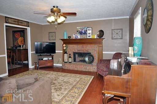 5th image of 211 Wheatleigh Ln